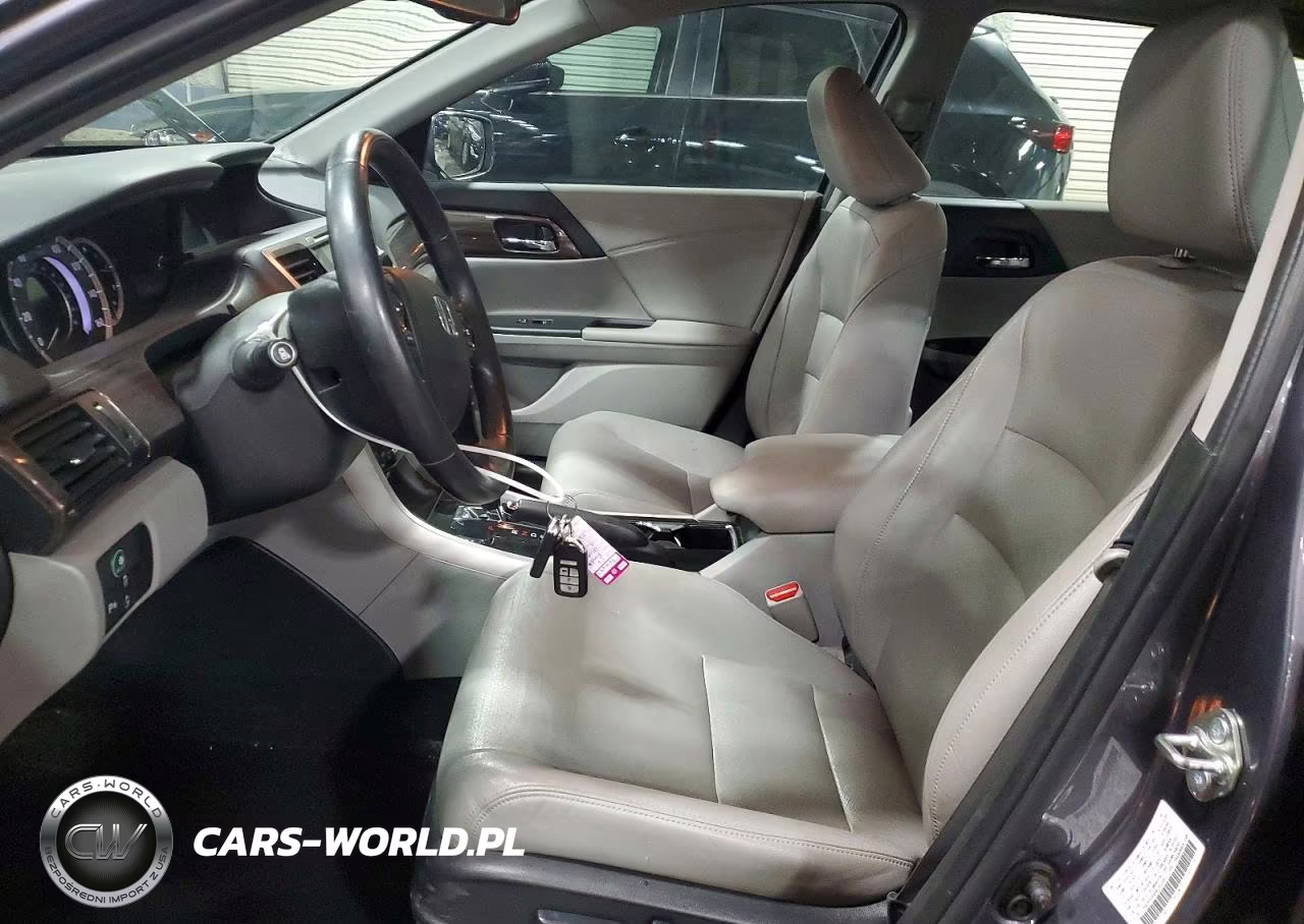 2017 Honda Accord Touring VIN:1HGCR3F9XHA045349 - 7