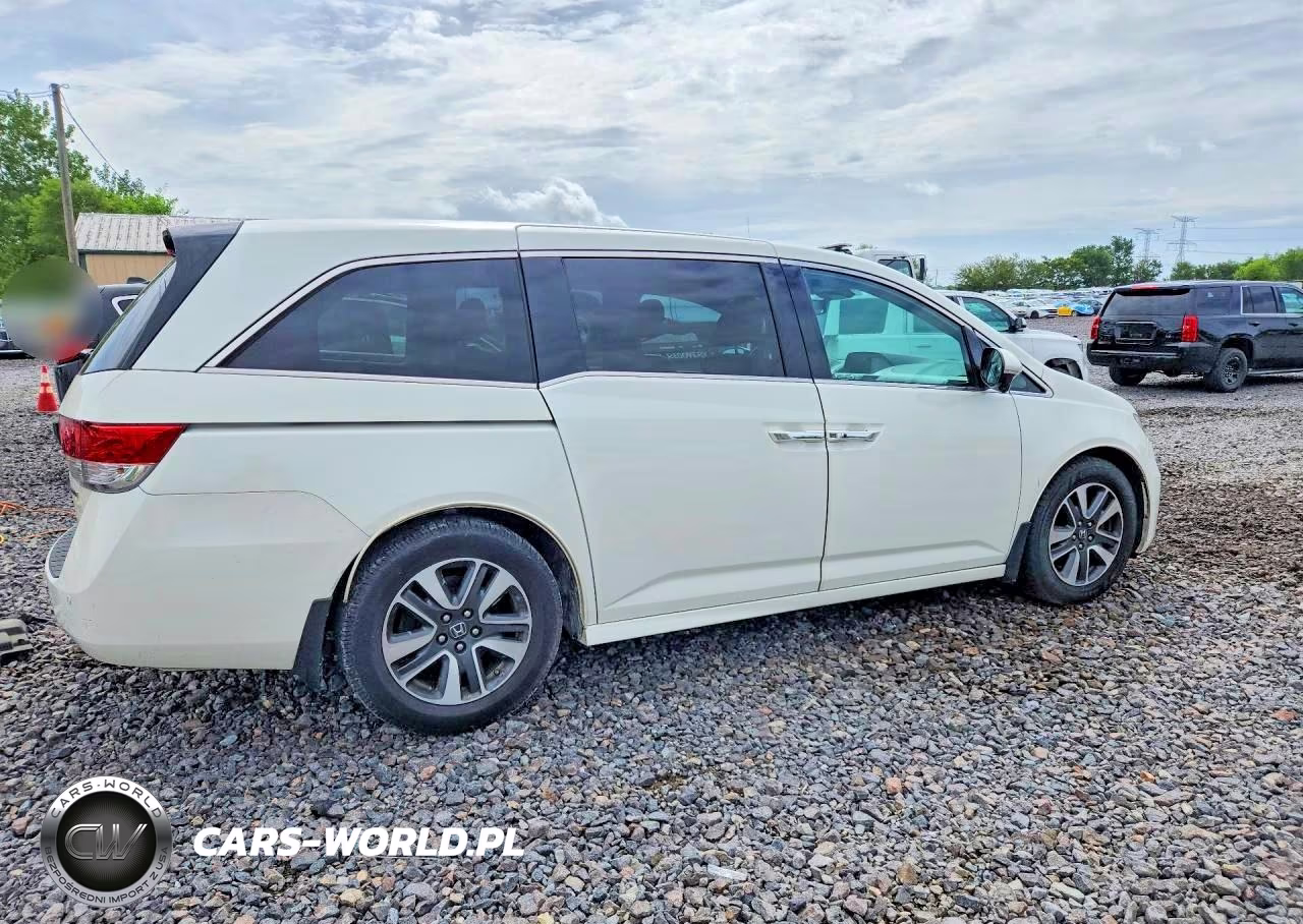 2016 Honda Odyssey Touring VIN:5FNRL5H97GB031529 - 3