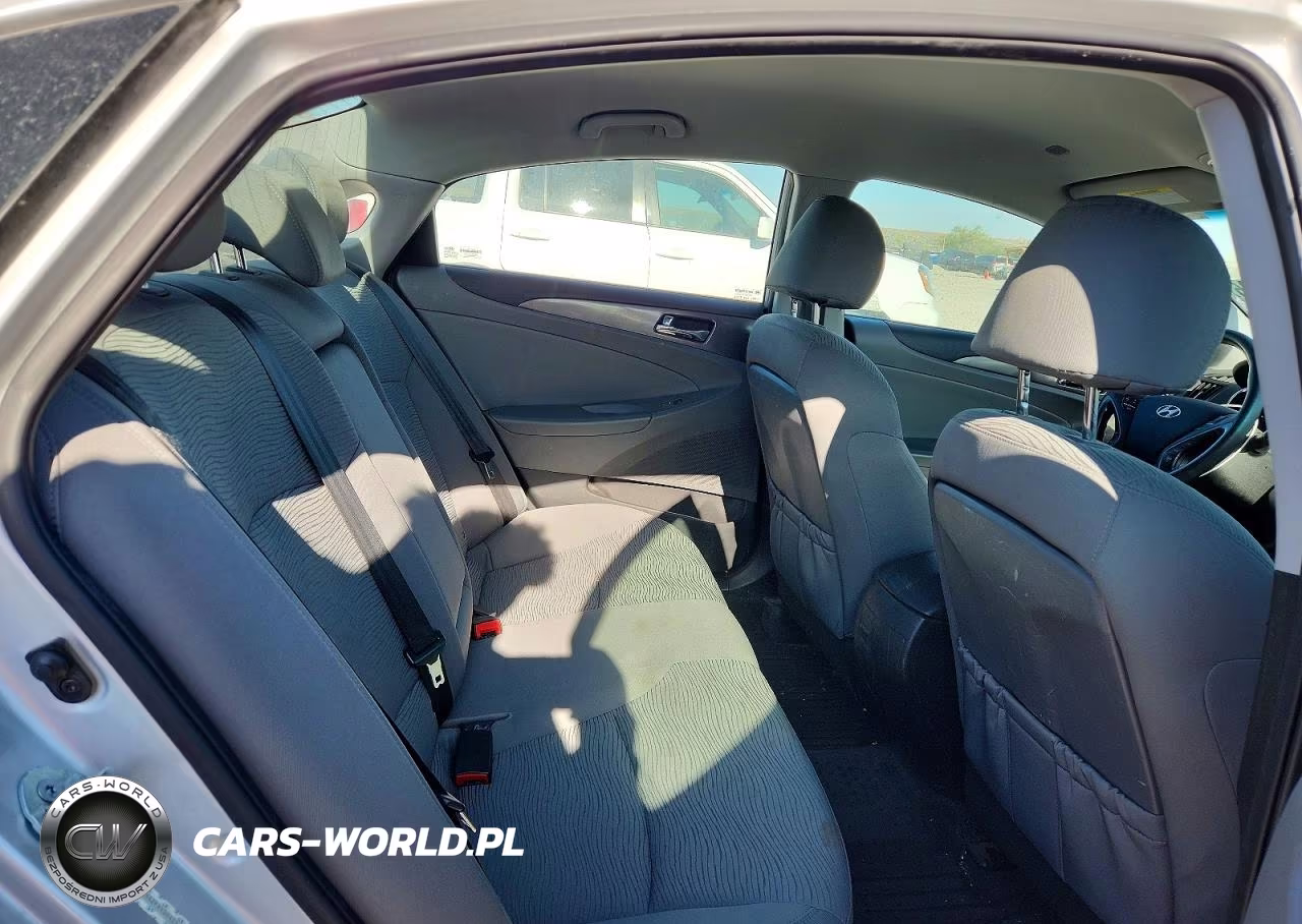 2015 Hyundai Sonata Hybrid Base VIN:KMHEC4A42FA128423 - 10