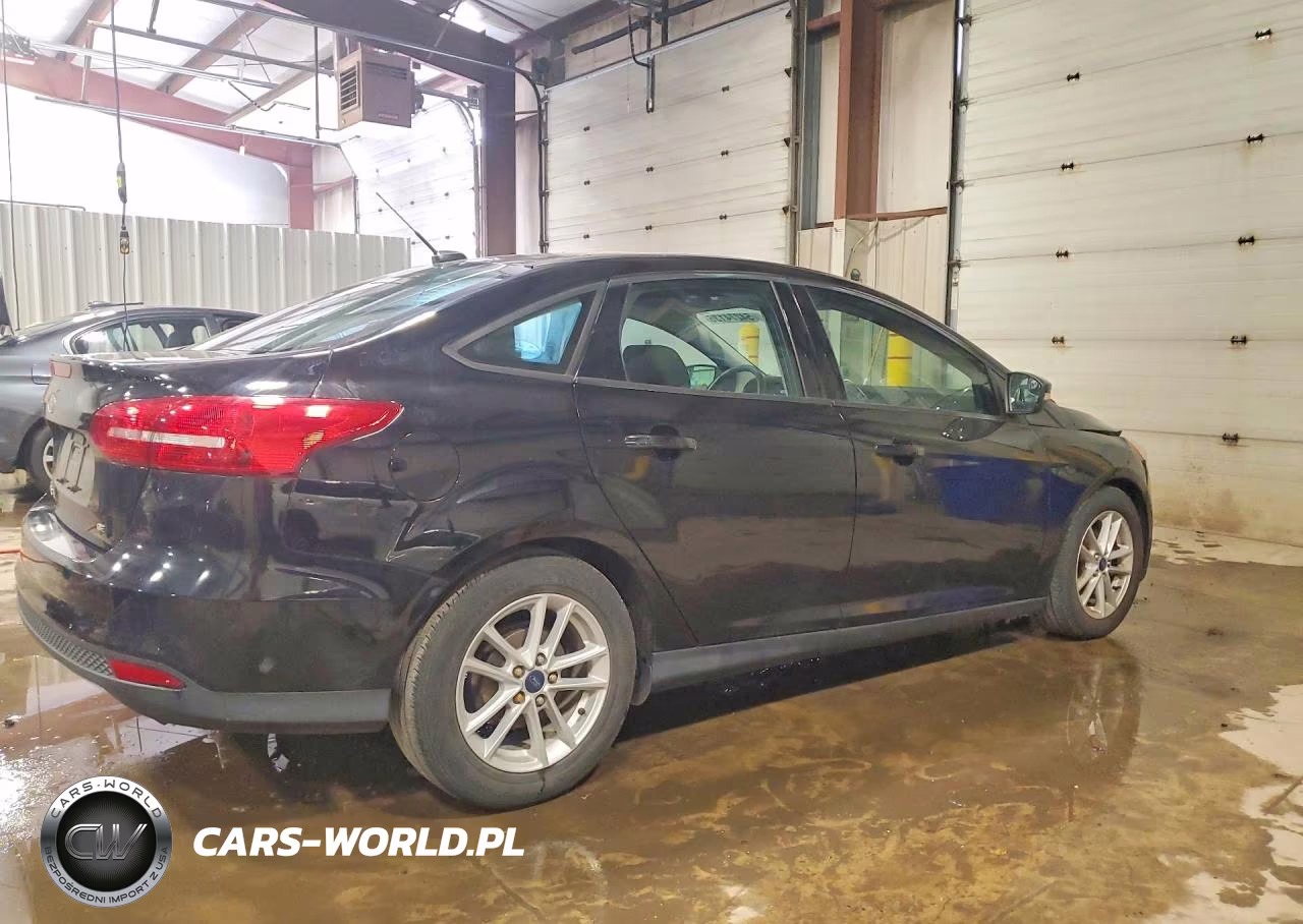 2017 Ford Focus Se VIN:1FADP3F28HL321789 - 3