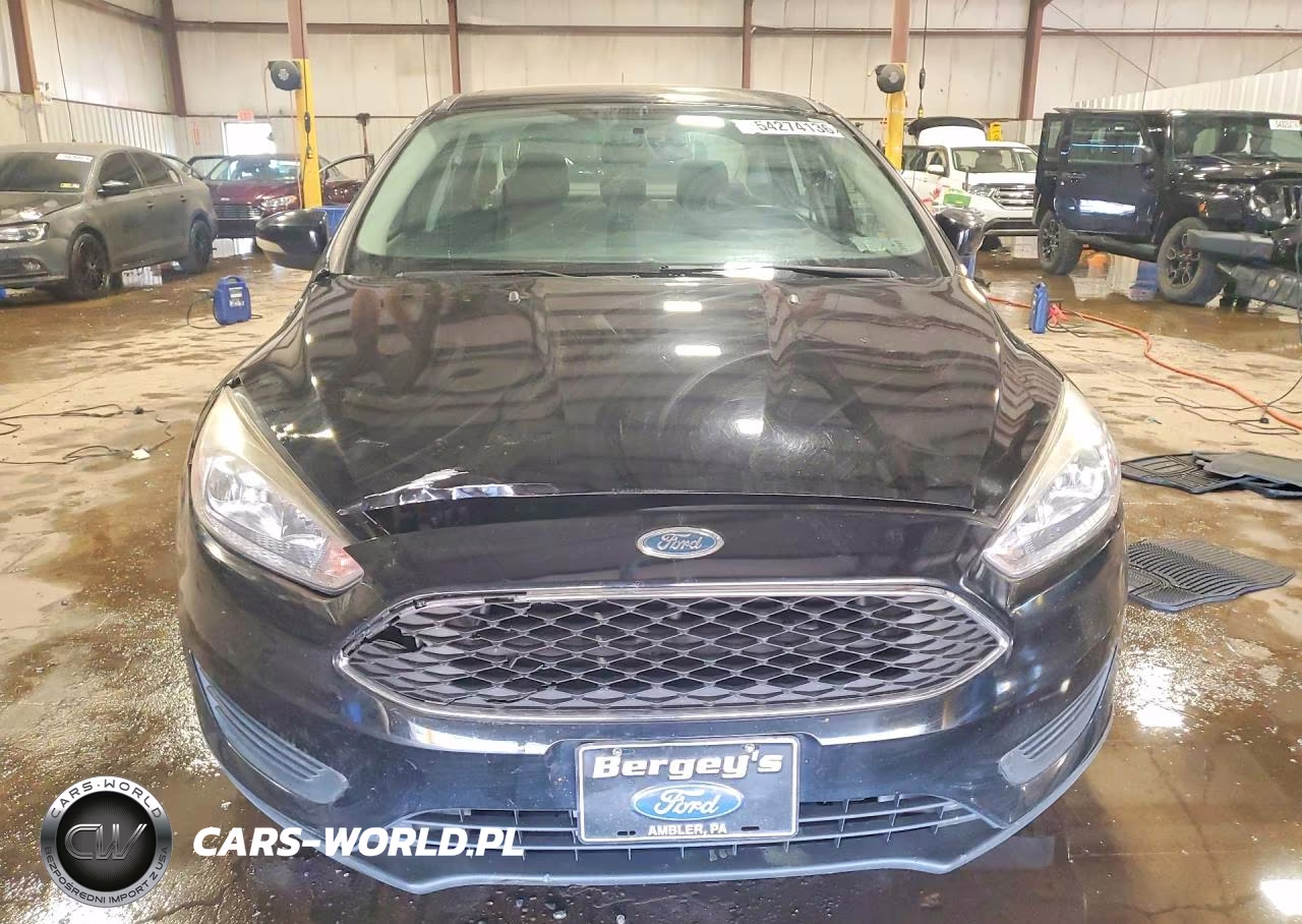 2017 Ford Focus Se VIN:1FADP3F28HL321789 - 5