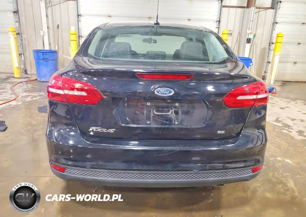 2017 Ford Focus Se VIN:1FADP3F28HL321789 - 6