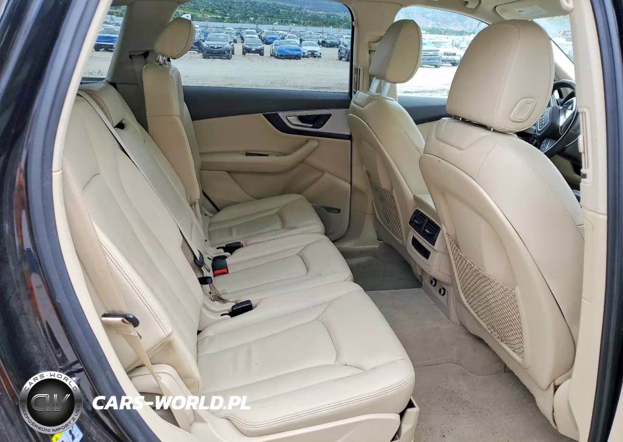 2018 Audi Q7 Premium Plus VIN:WA1LHAF75JD047075 - 11