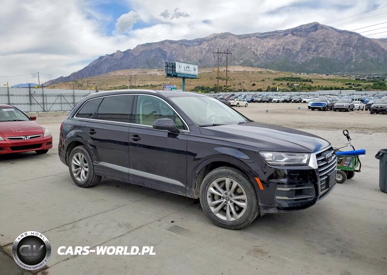 2018 Audi Q7 Premium Plus VIN:WA1LHAF75JD047075 - 4