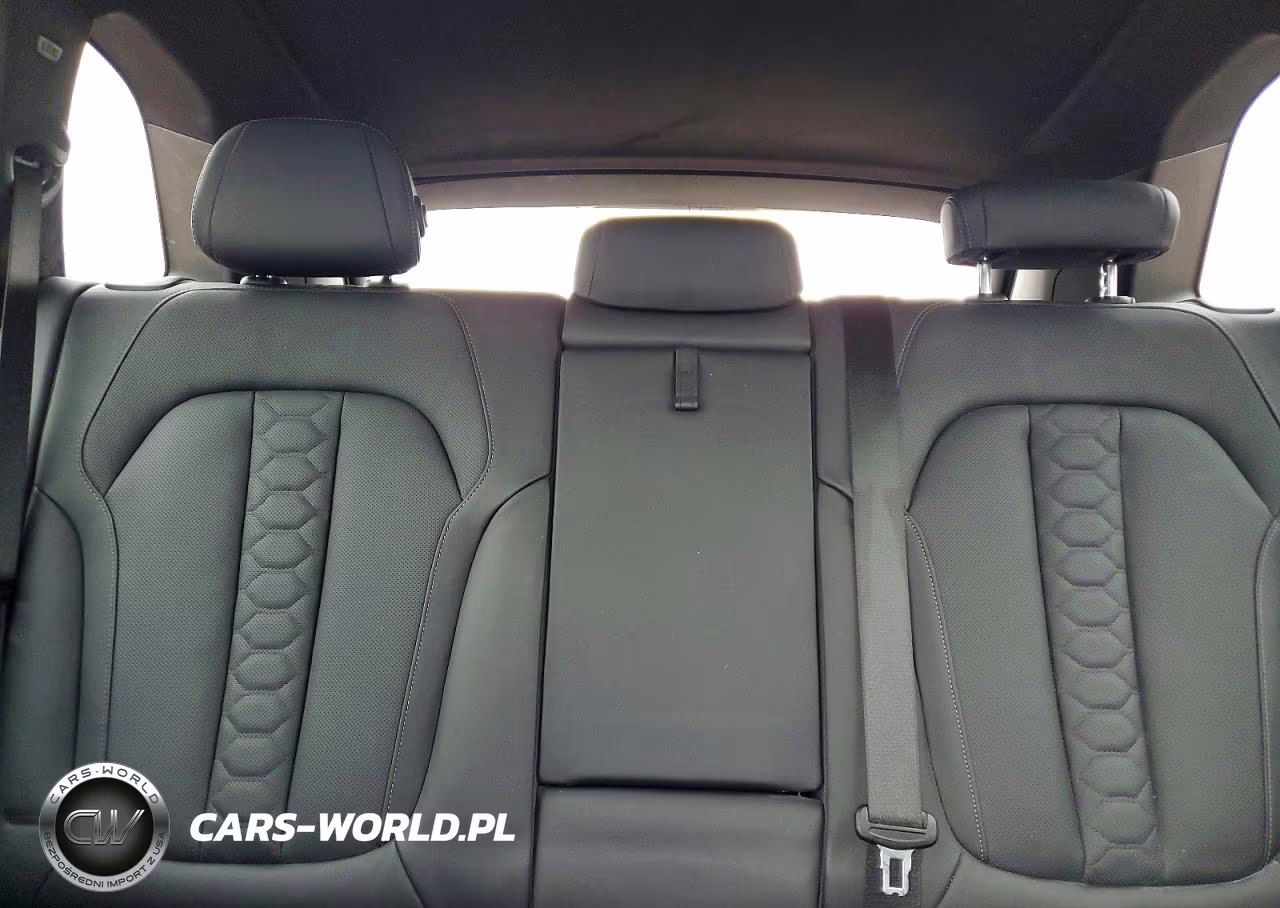 2023 BMW X5 M VIN:5YMJU0C04P9R93309 - 10
