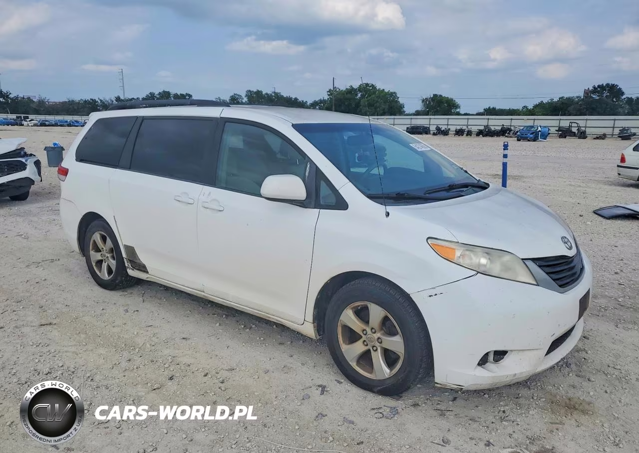 2011 Toyota Sienna Le VIN:5TDKK3DCXBS121482 - 4