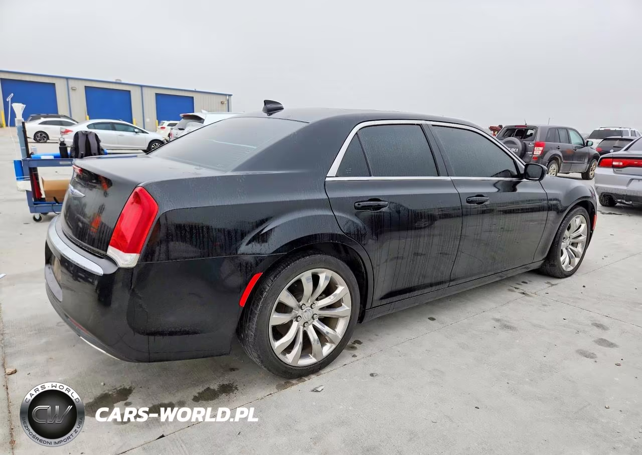 2020 Chrysler 300 Touring VIN:2C3CCAAGXLH117773 - 3