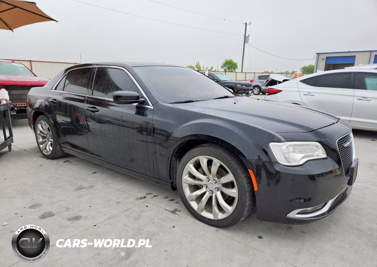 2020 Chrysler 300 Touring VIN:2C3CCAAGXLH117773 - 4