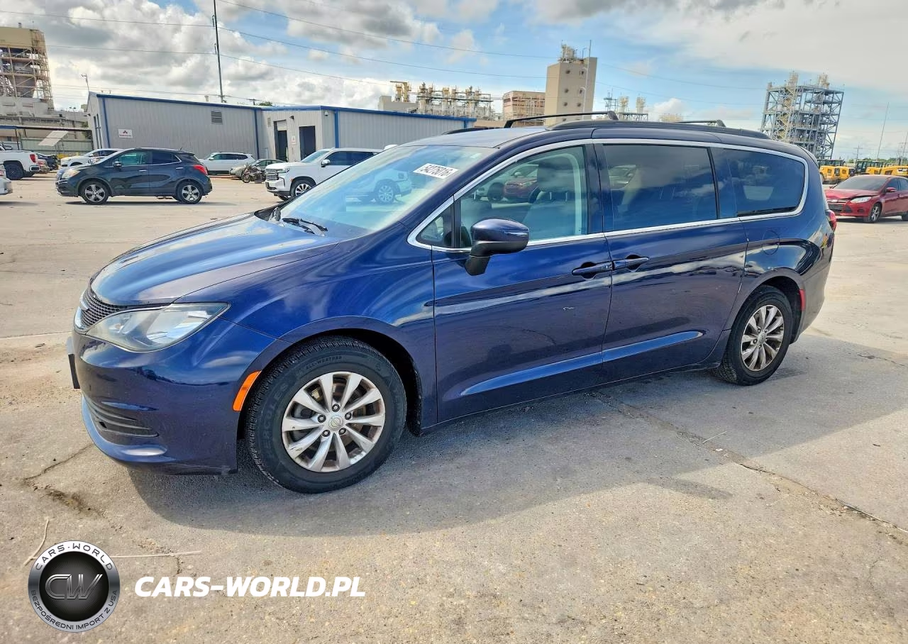 2017 Chrysler Pacifica Touring – zdjęcie 1 z 13
