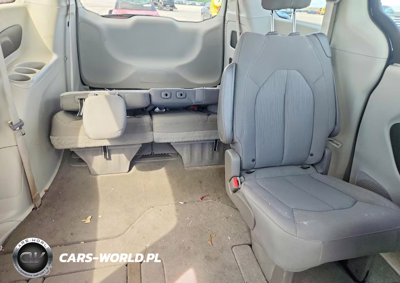2017 Chrysler Pacifica Touring VIN:2C4RC1DG1HR571915 - 10