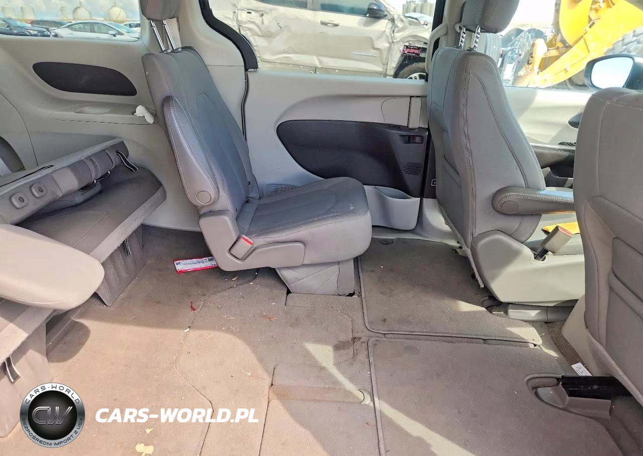 2017 Chrysler Pacifica Touring VIN:2C4RC1DG1HR571915 - 11