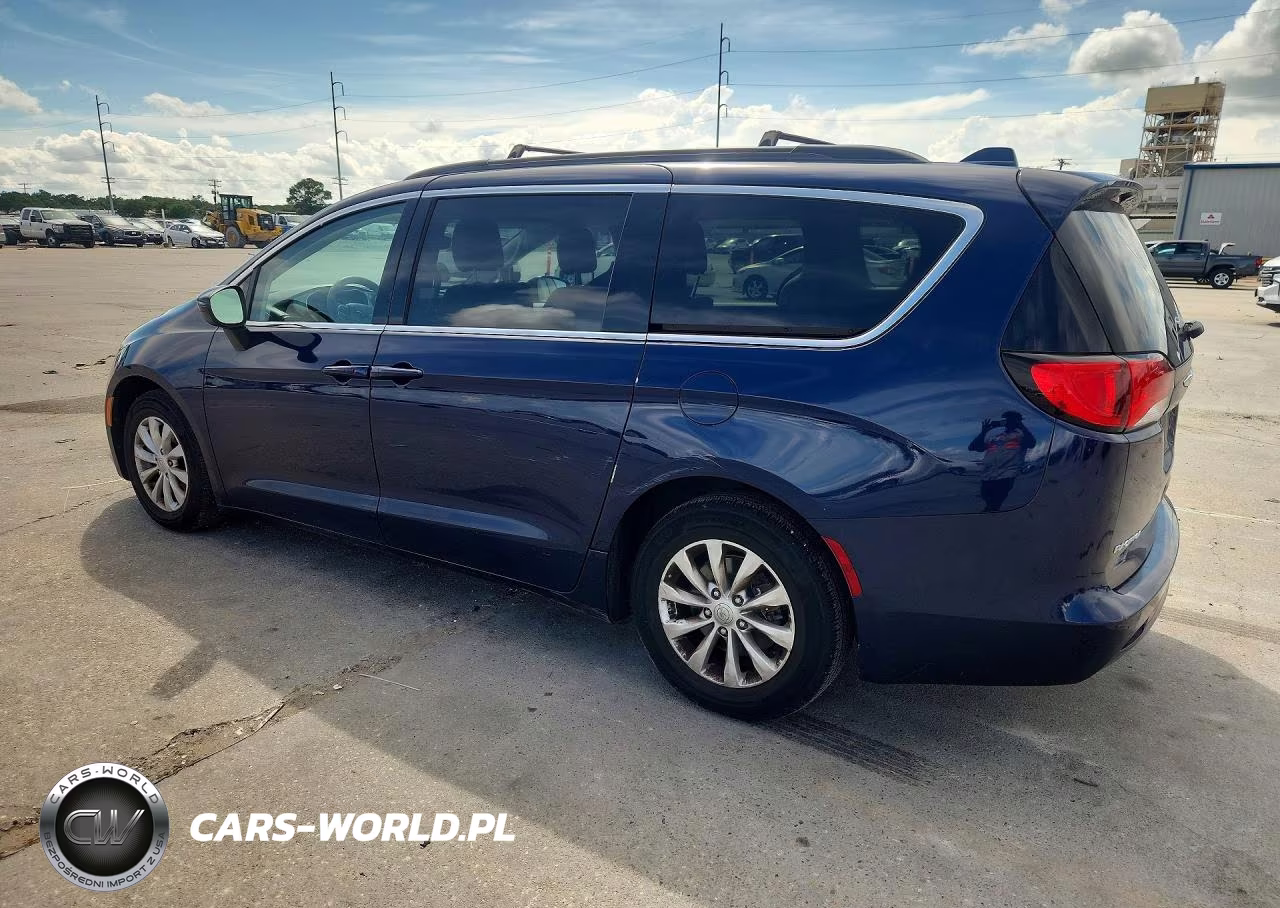 2017 Chrysler Pacifica Touring VIN:2C4RC1DG1HR571915 - 2