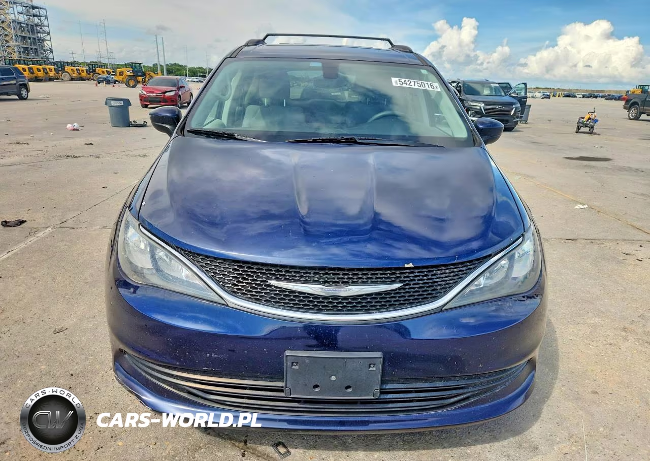 2017 Chrysler Pacifica Touring VIN:2C4RC1DG1HR571915 - 5