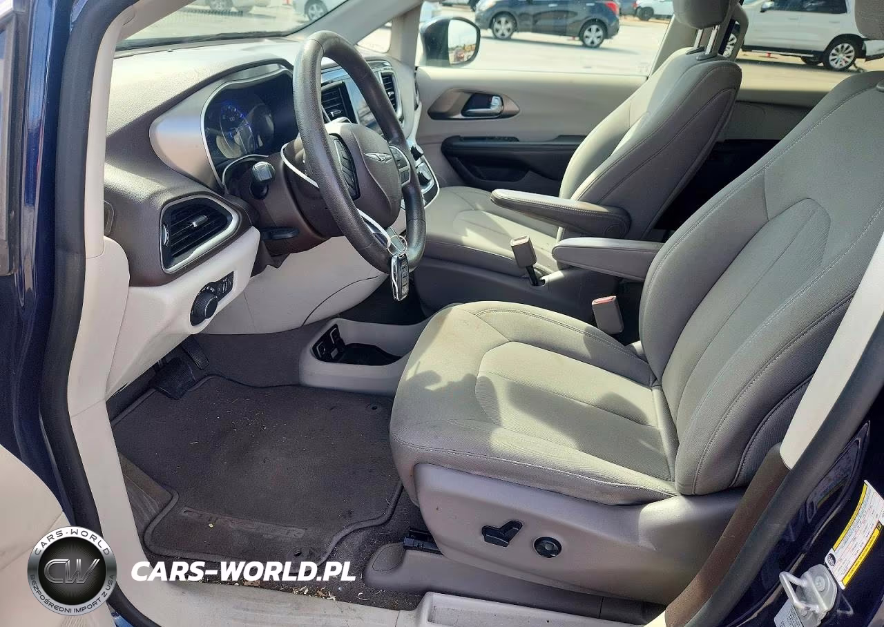 2017 Chrysler Pacifica Touring VIN:2C4RC1DG1HR571915 - 7