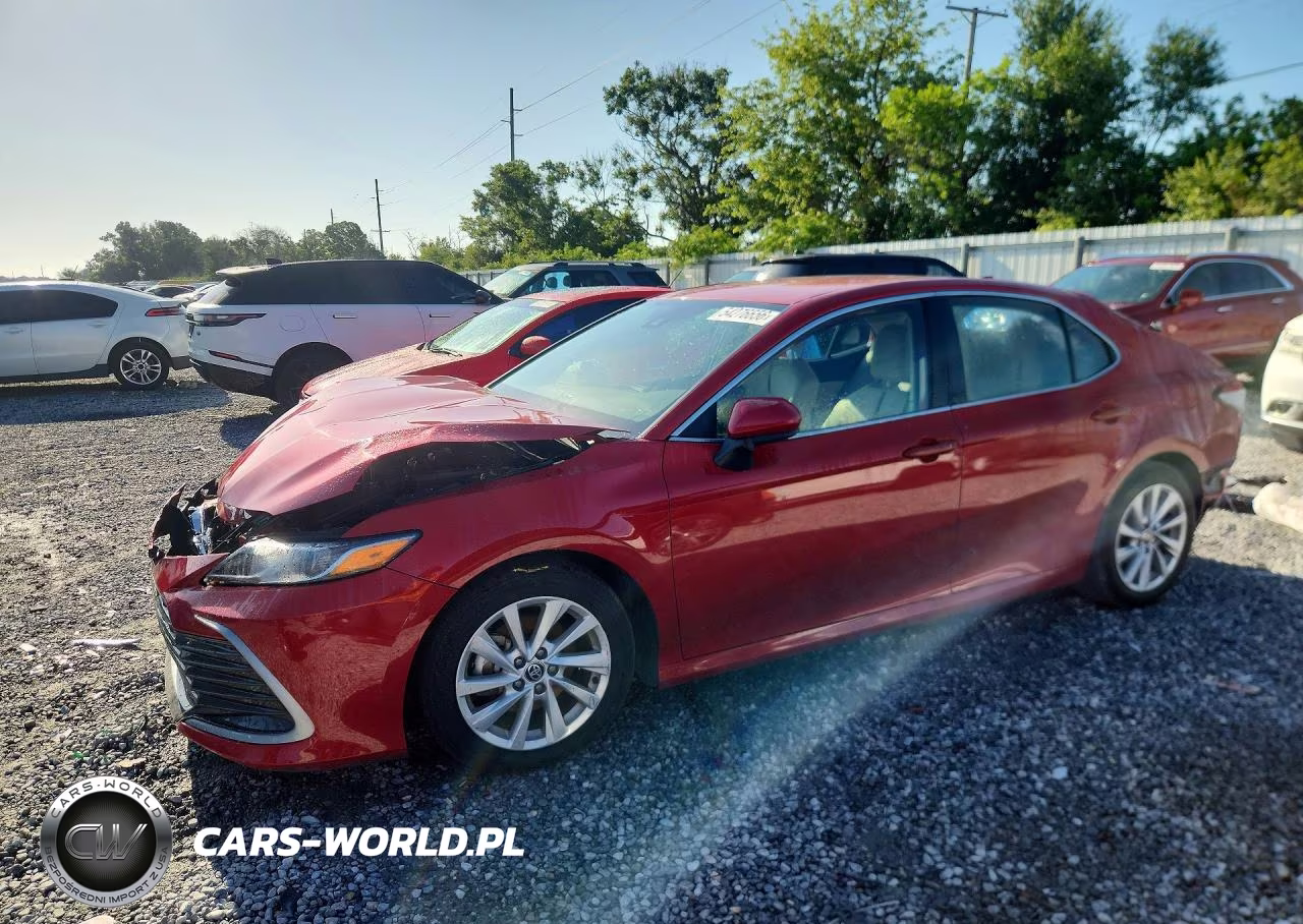 2024 Toyota Camry Le – zdjęcie 1 z 12