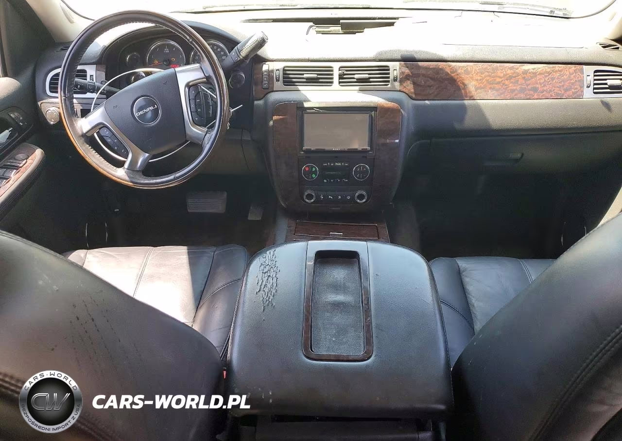 2007 GMC Yukon Denali VIN:1GKFK63837J133224 - 8