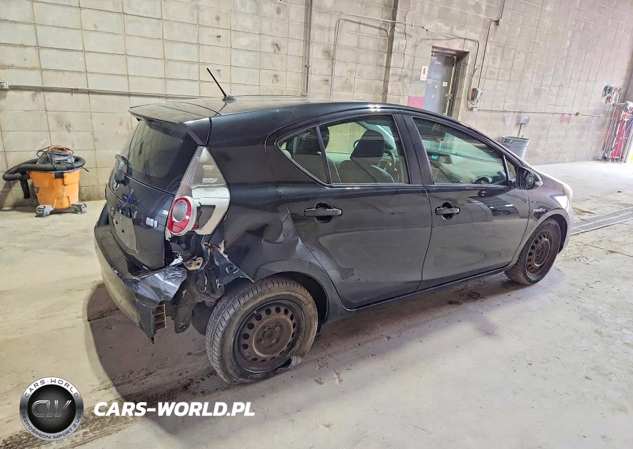 2013 Toyota Prius C Two VIN:JTDKDTB36D1536988 - 3