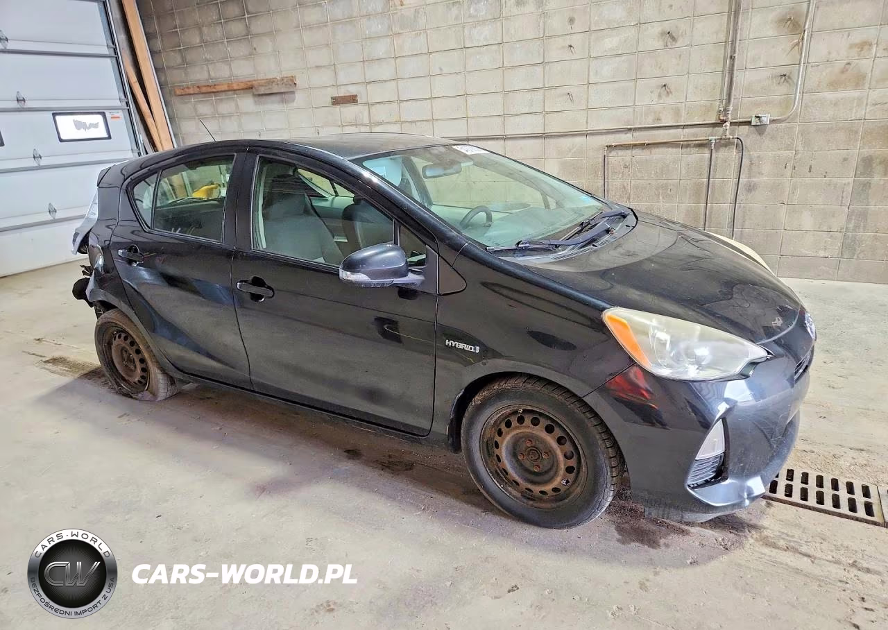 2013 Toyota Prius C Two VIN:JTDKDTB36D1536988 - 4