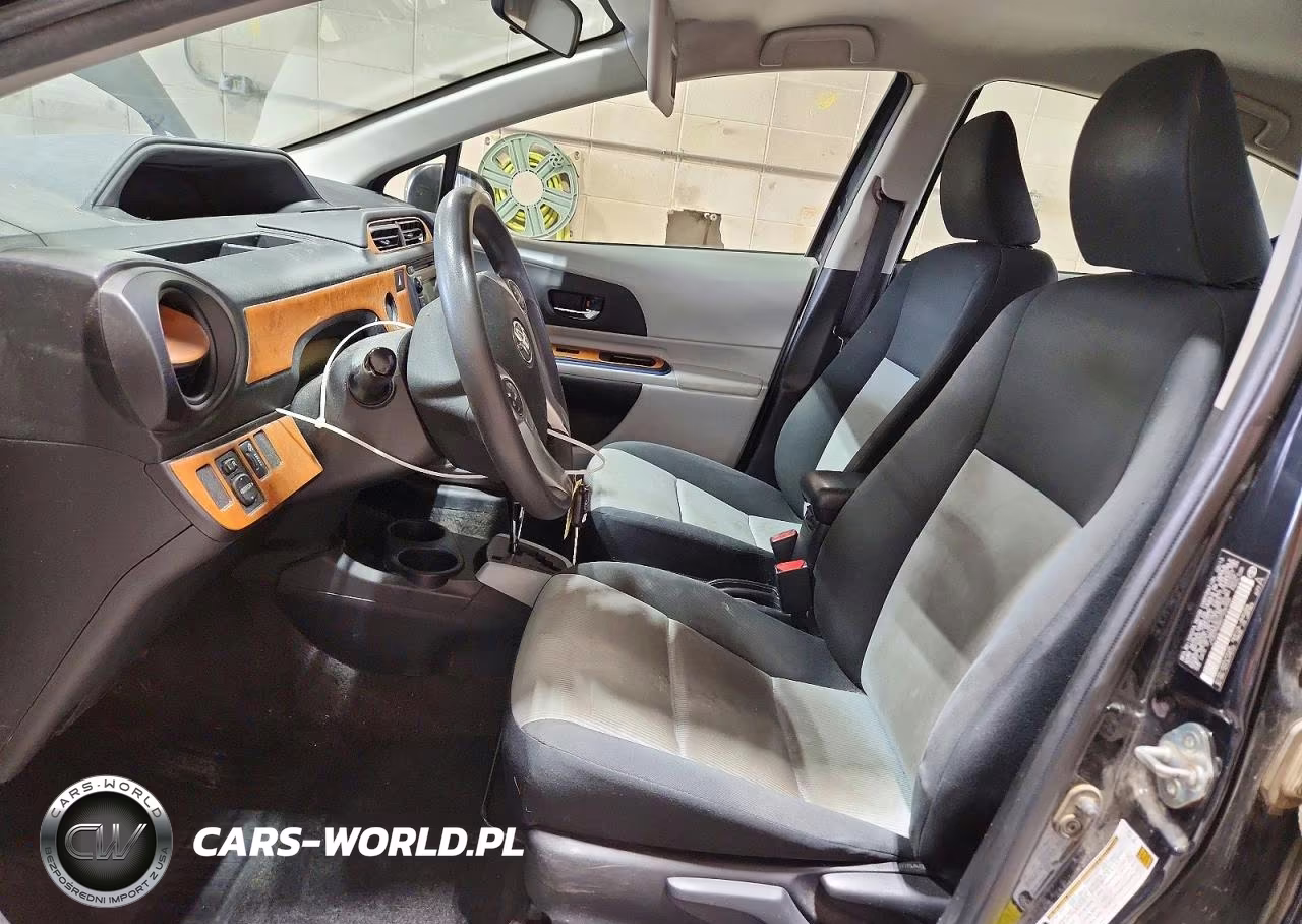 2013 Toyota Prius C Two VIN:JTDKDTB36D1536988 - 7