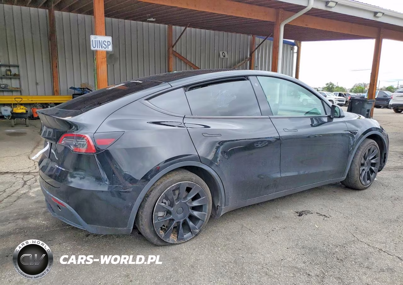 2022 Tesla Model Y VIN:7SAYGAEE5NF541372 - 3