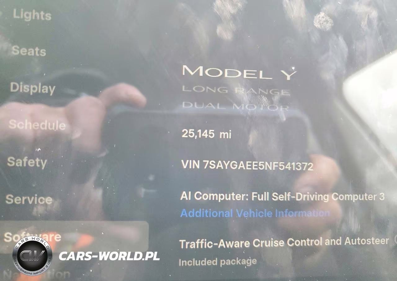 2022 Tesla Model Y VIN:7SAYGAEE5NF541372 - 9