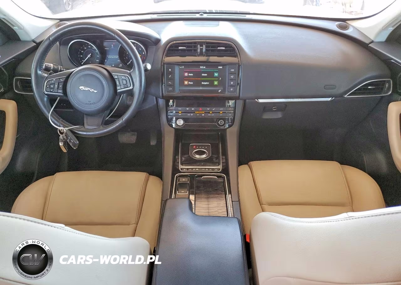 2018 Jaguar F-Pace Premium VIN:SADCJ2FX3JA250472 - 8