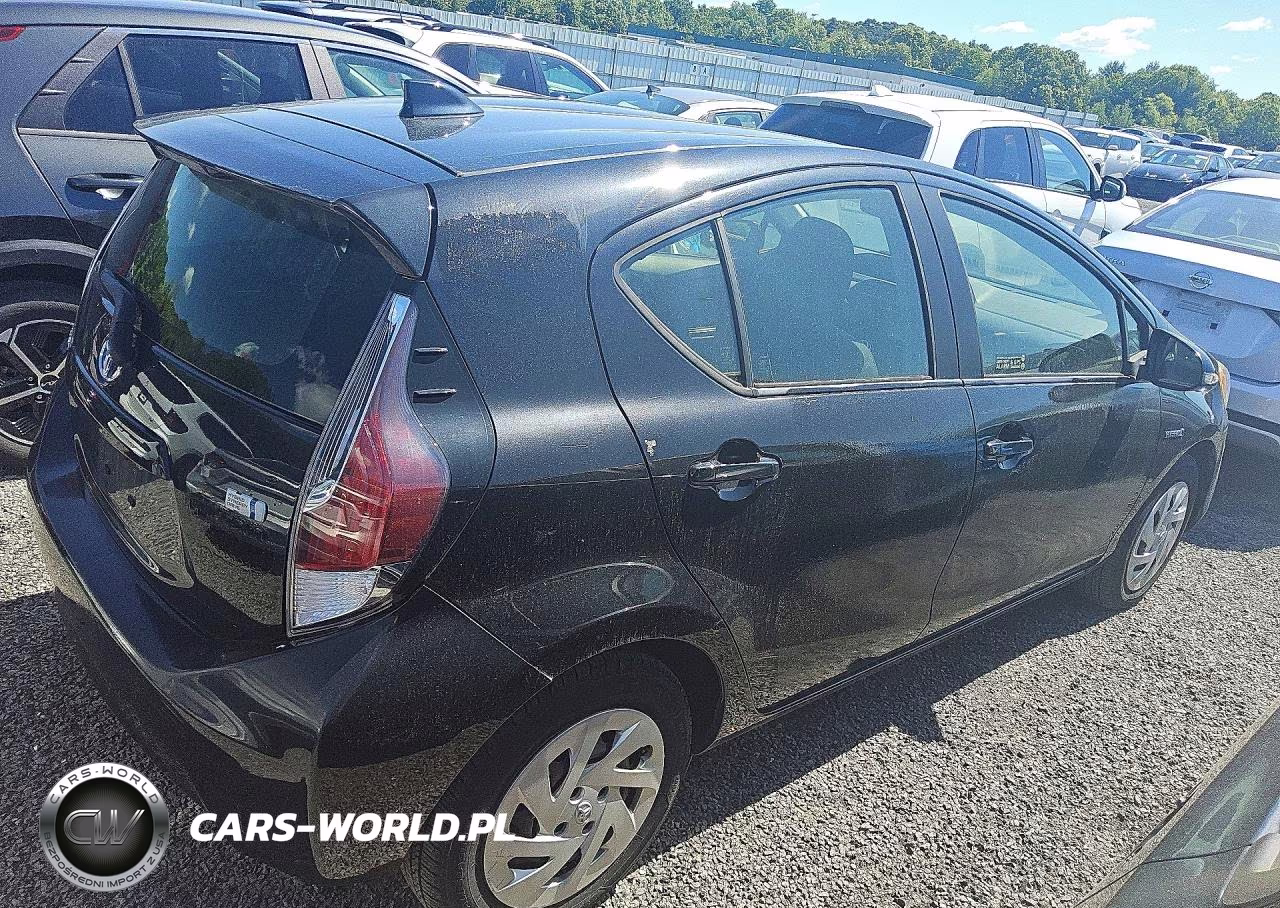 2016 Toyota Prius C Two VIN:JTDKDTB33G1122426 - 3