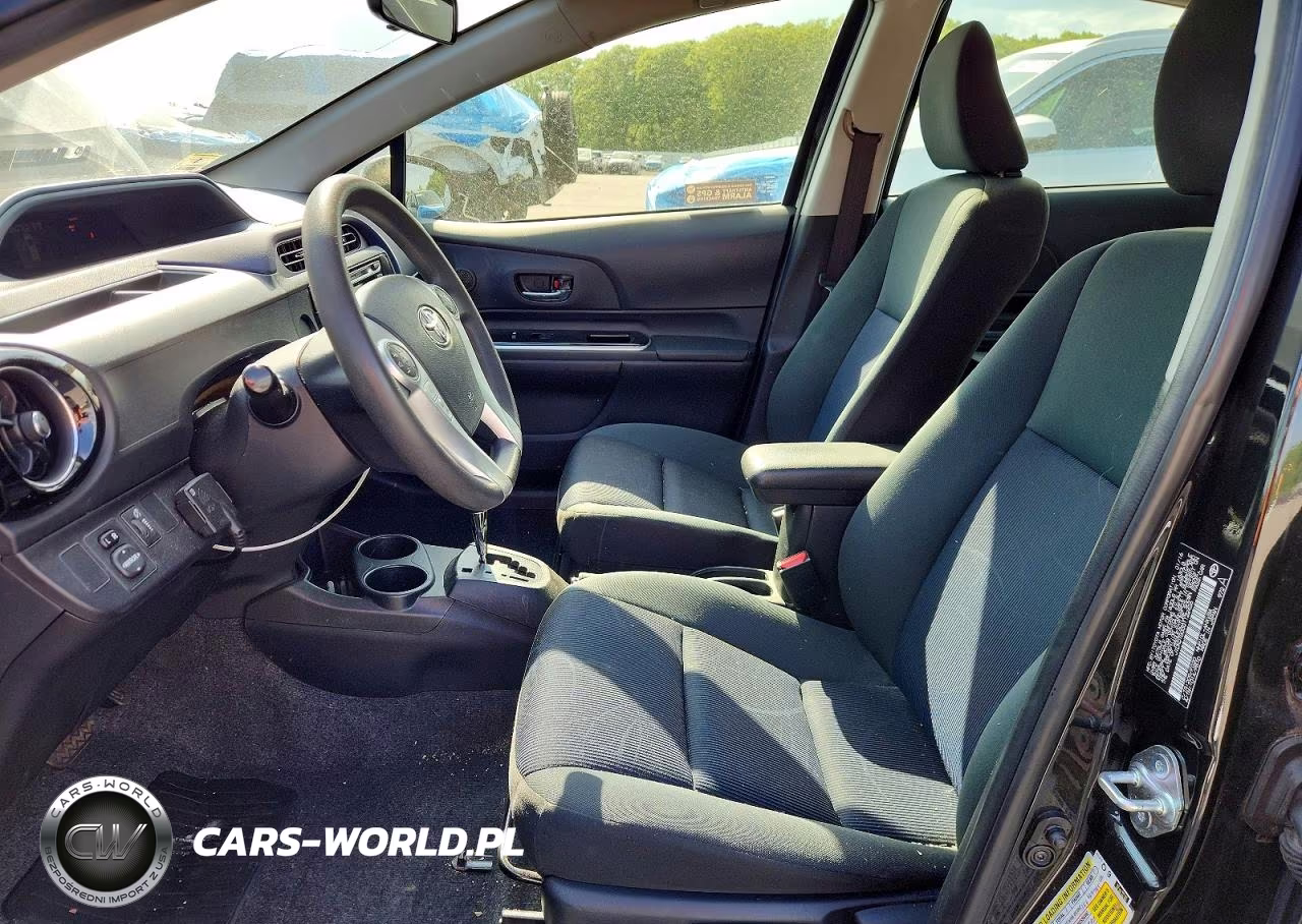 2016 Toyota Prius C Two VIN:JTDKDTB33G1122426 - 7