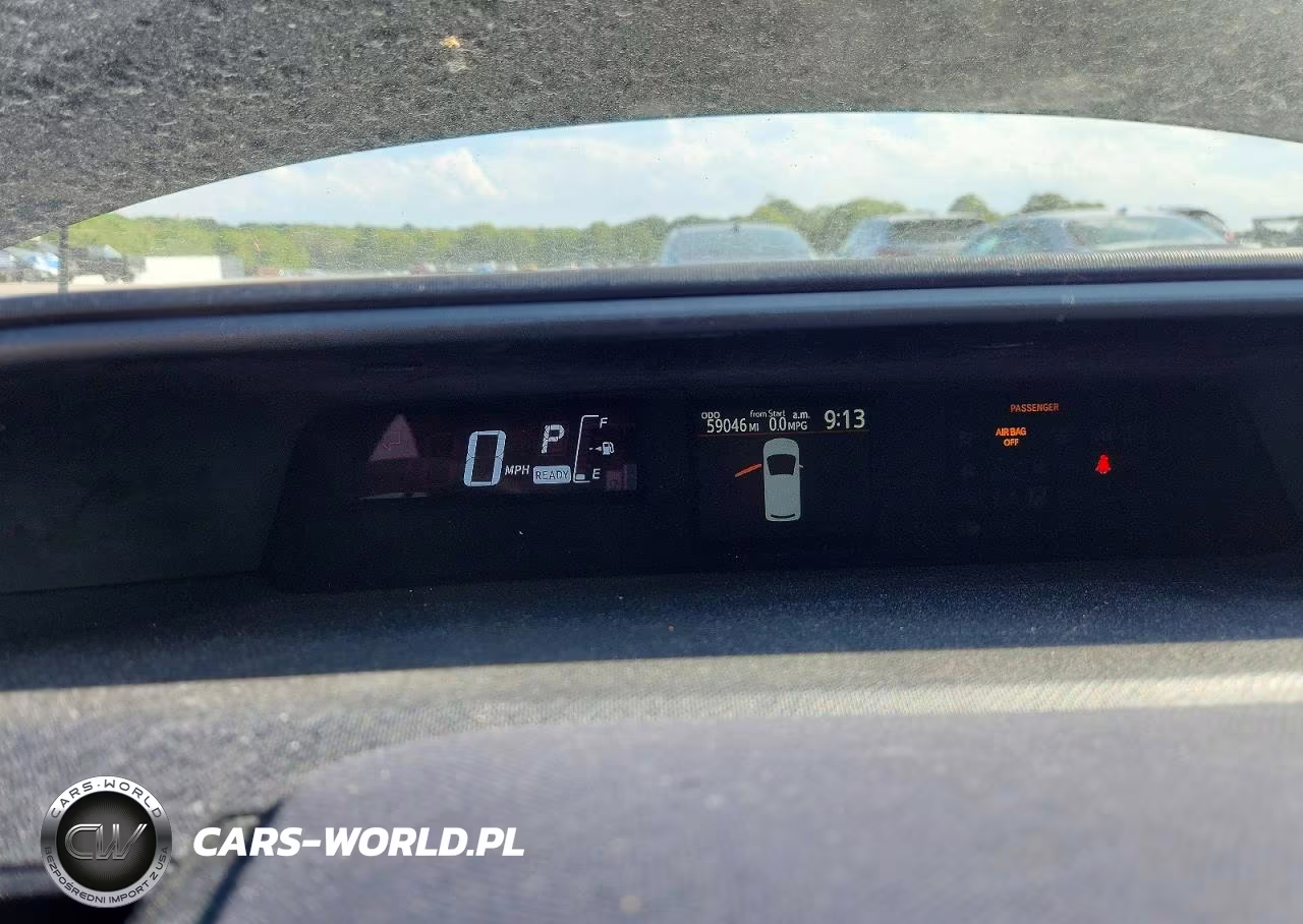2016 Toyota Prius C Two VIN:JTDKDTB33G1122426 - 9