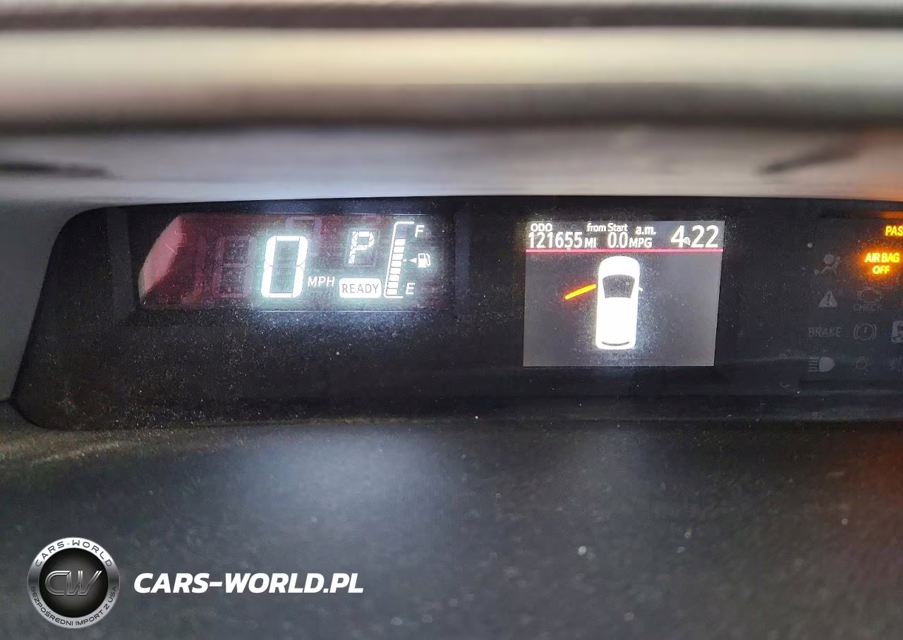 2016 Toyota Prius C Two VIN:JTDKDTB37G1121022 - 9