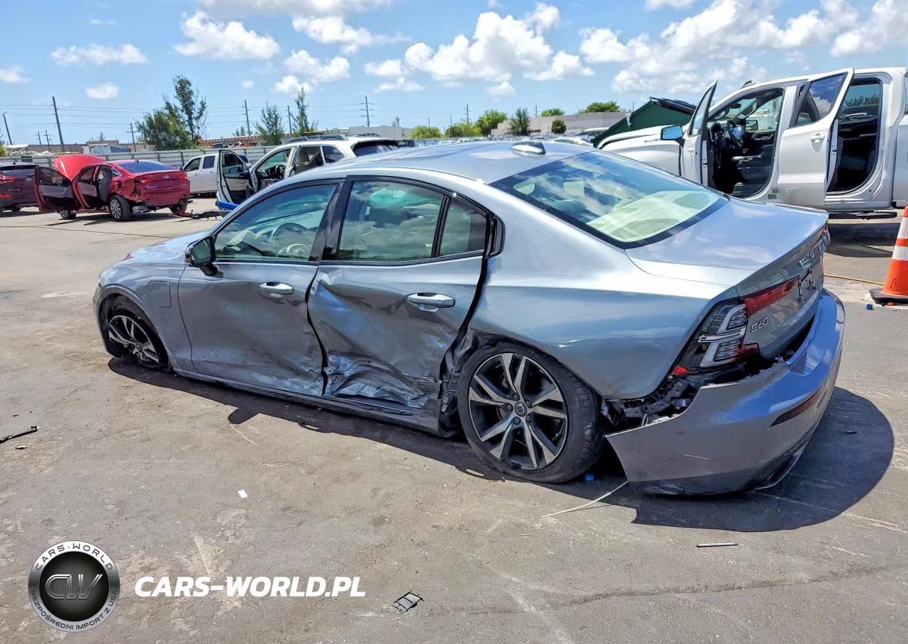 2021 Volvo S60 T8 Recharge R-Design VIN:7JRBR0FZ3MG122743 - 2