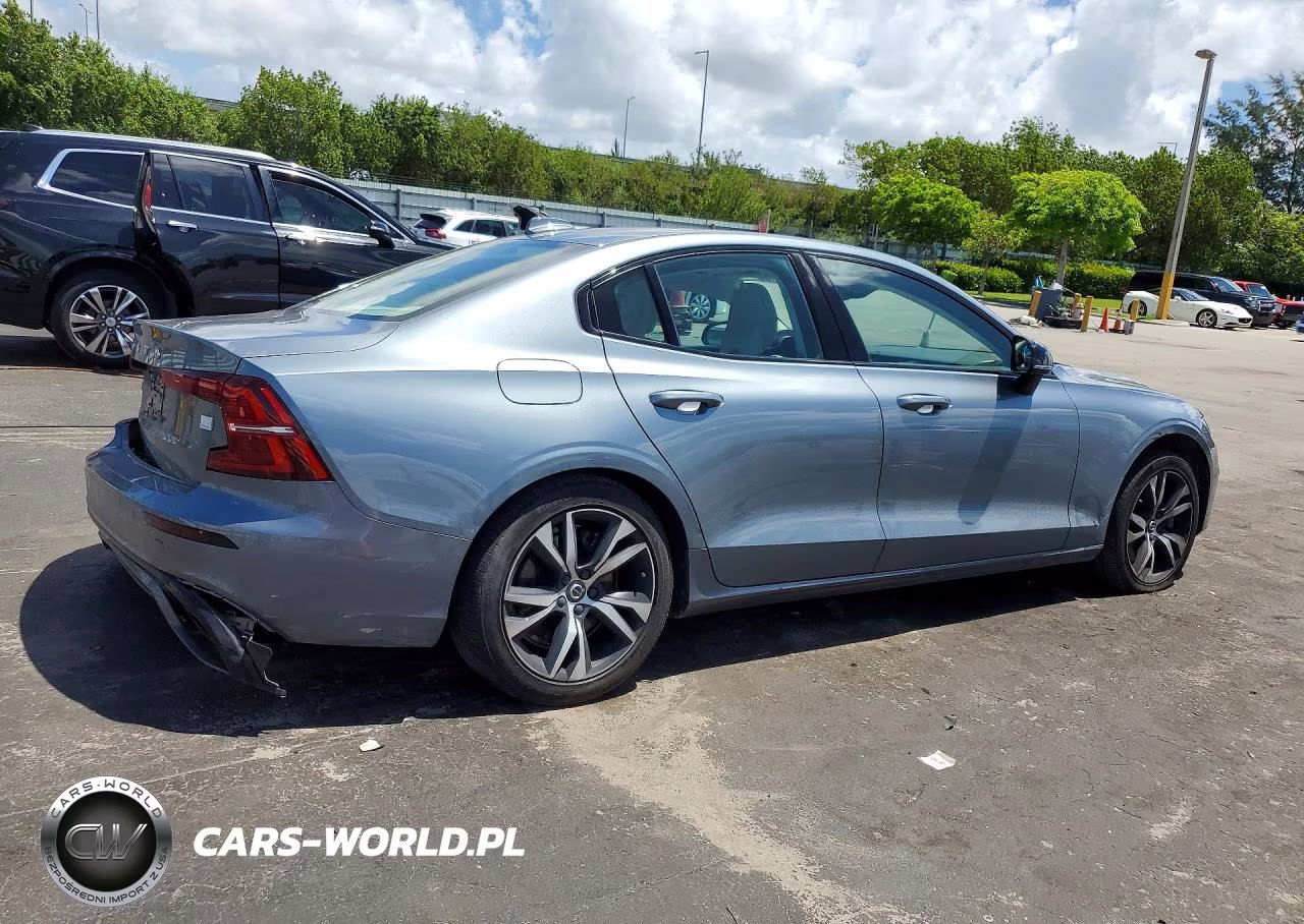 2021 Volvo S60 T8 Recharge R-Design VIN:7JRBR0FZ3MG122743 - 3