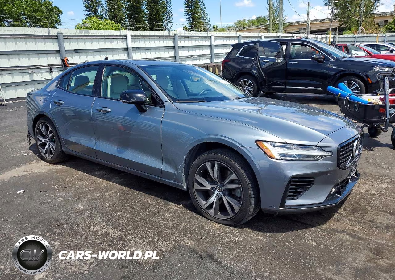 2021 Volvo S60 T8 Recharge R-Design VIN:7JRBR0FZ3MG122743 - 4