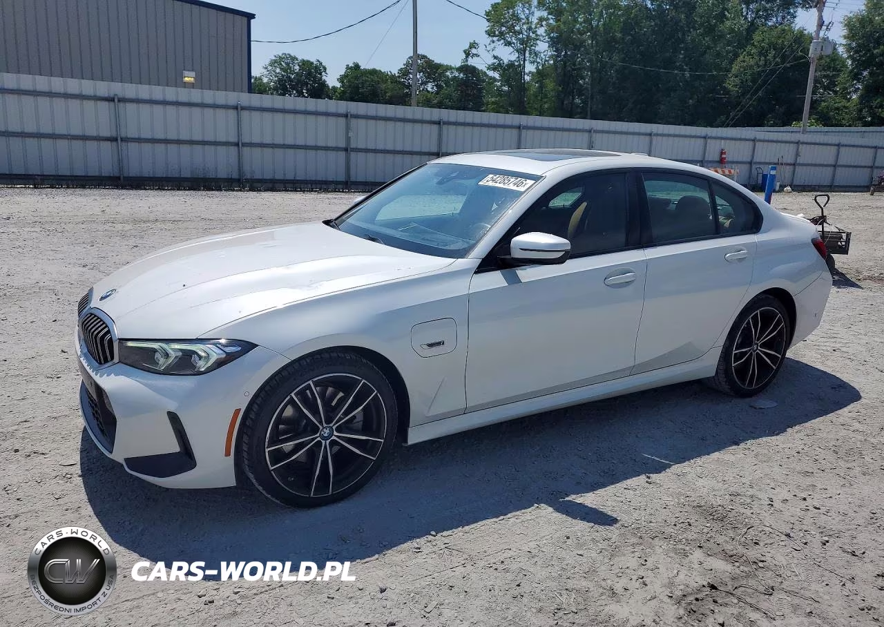 2023 BMW 330E – zdjęcie 1 z 12