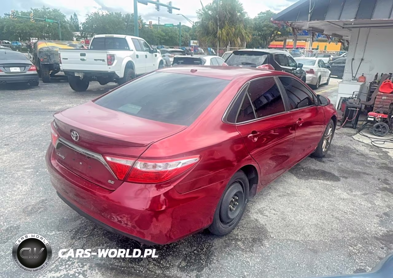 2015 Toyota Camry Se VIN:4T1BF1FK5FU948459 - 4
