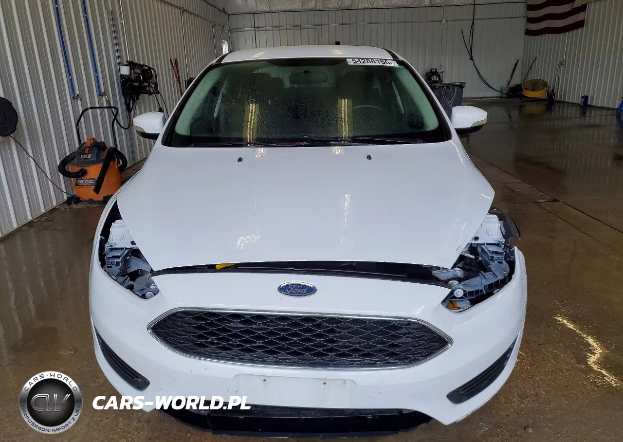 2018 Ford Focus Se VIN:1FADP3F23JL309846 - 5