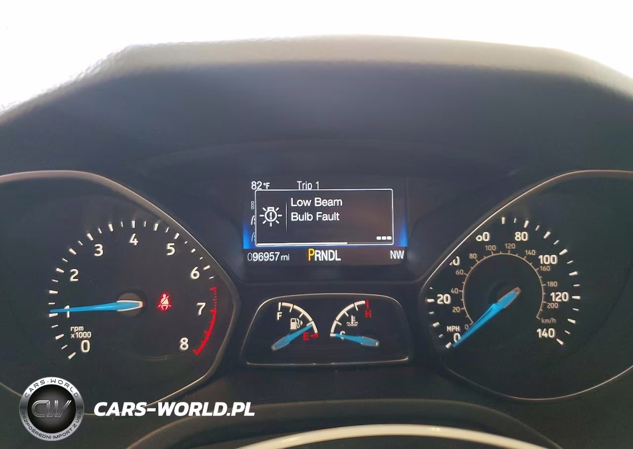 2018 Ford Focus Se VIN:1FADP3F23JL309846 - 9