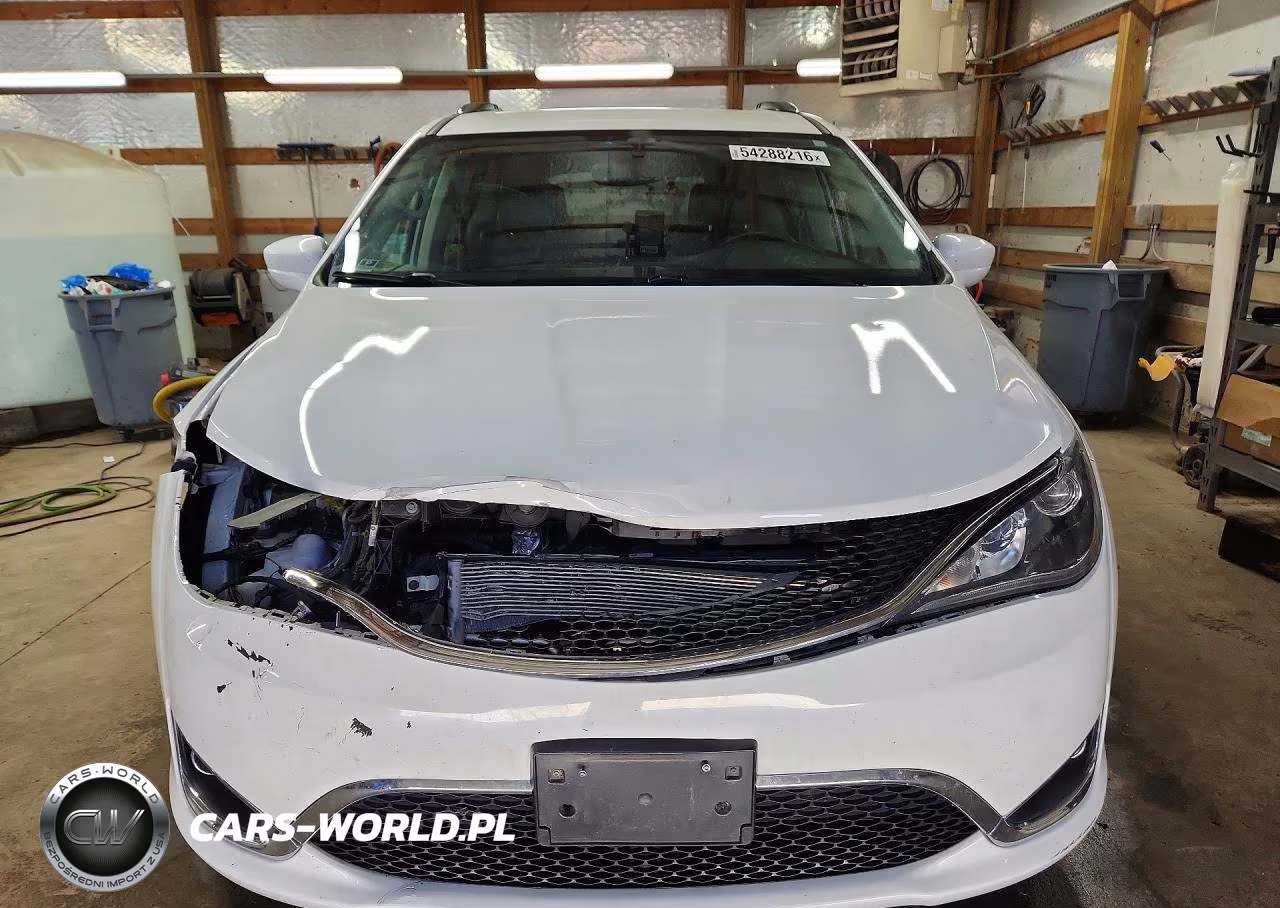 2017 Chrysler Pacifica Touring L Plus VIN:2C4RC1EG1HR644120 - 5