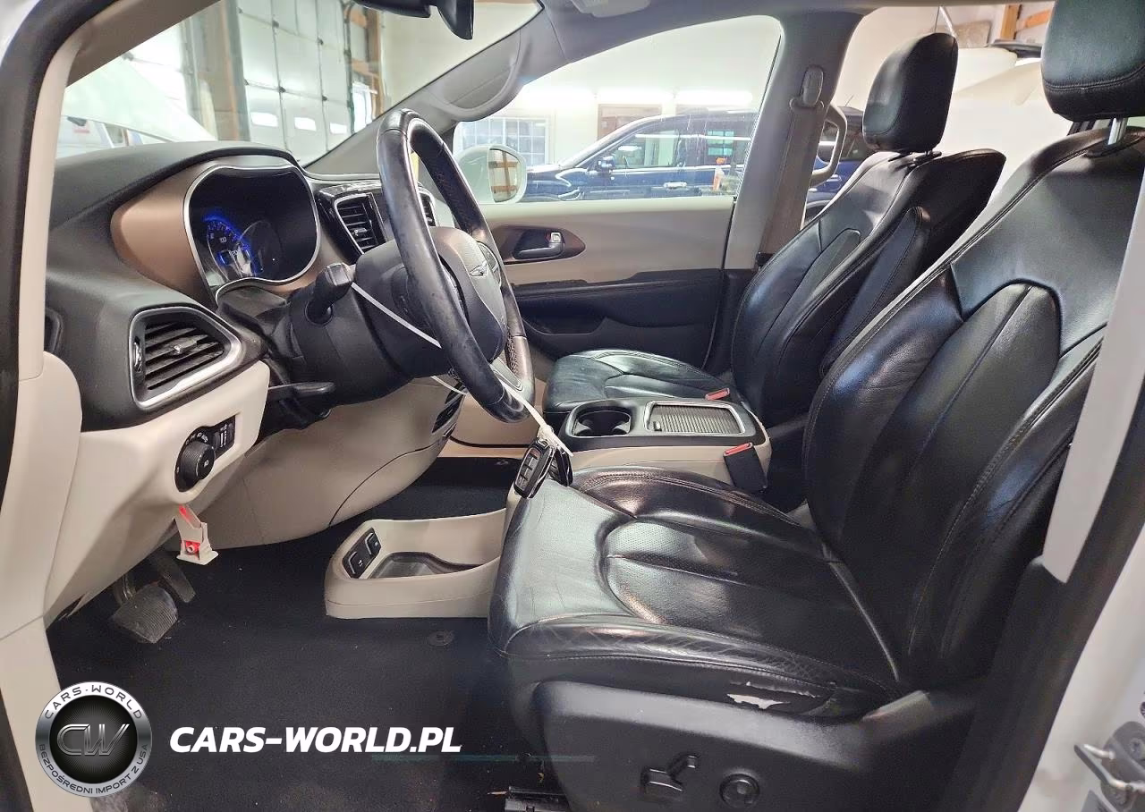 2017 Chrysler Pacifica Touring L Plus VIN:2C4RC1EG1HR644120 - 7