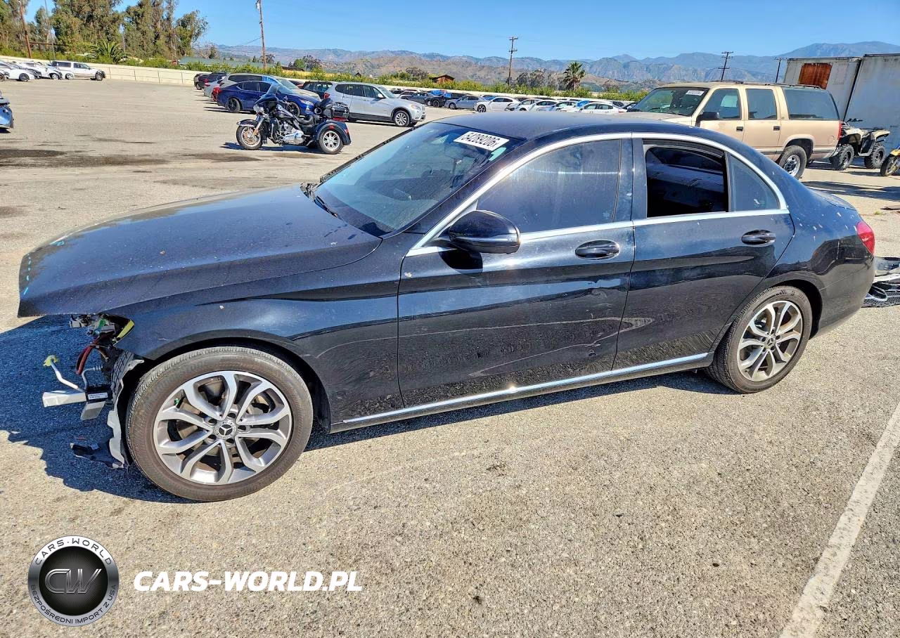 2017 Mercedes-Benz C 300 – zdjęcie 1 z 12