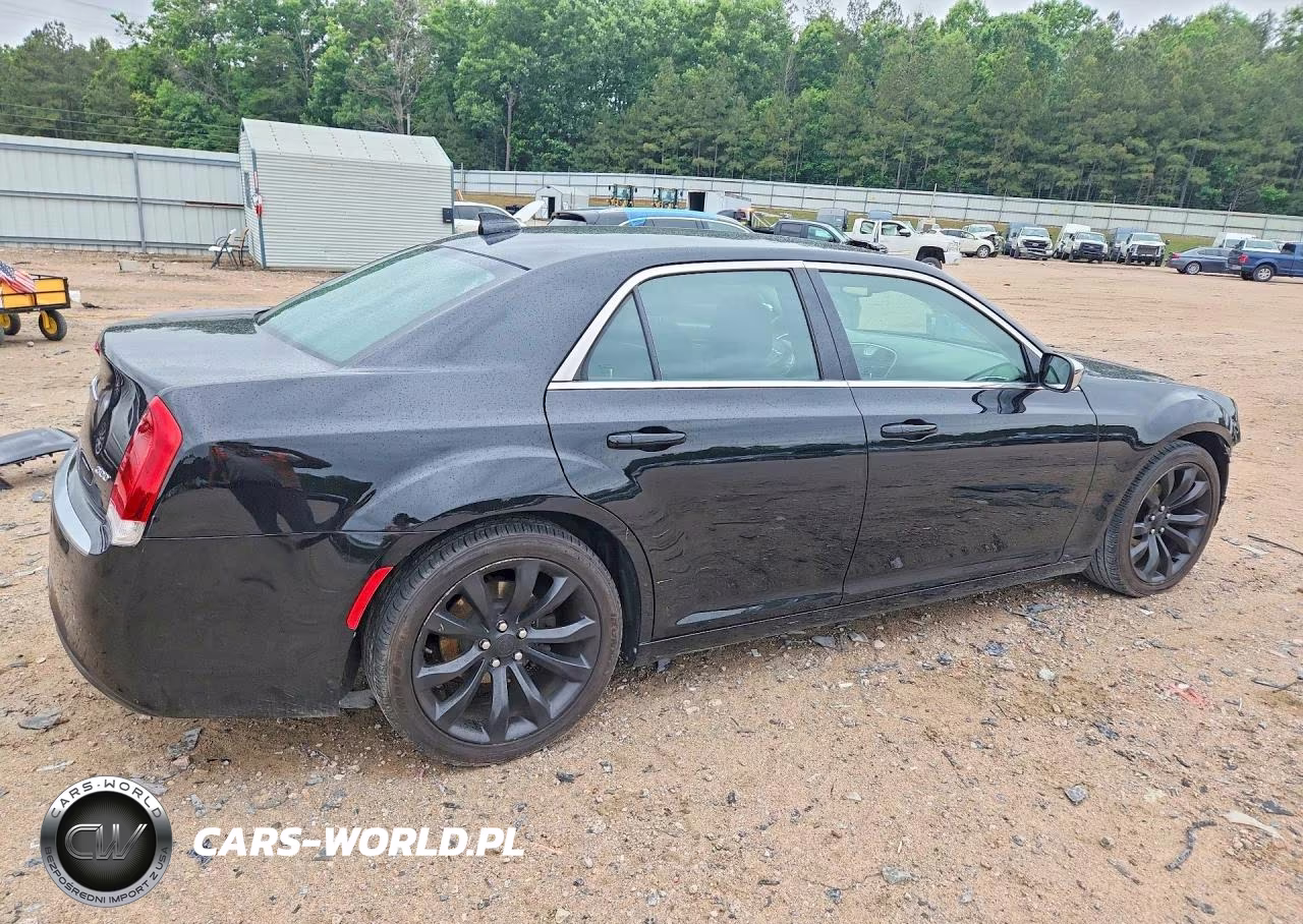 2019 Chrysler 300 Touring VIN:2C3CCAAG3KH601573 - 3