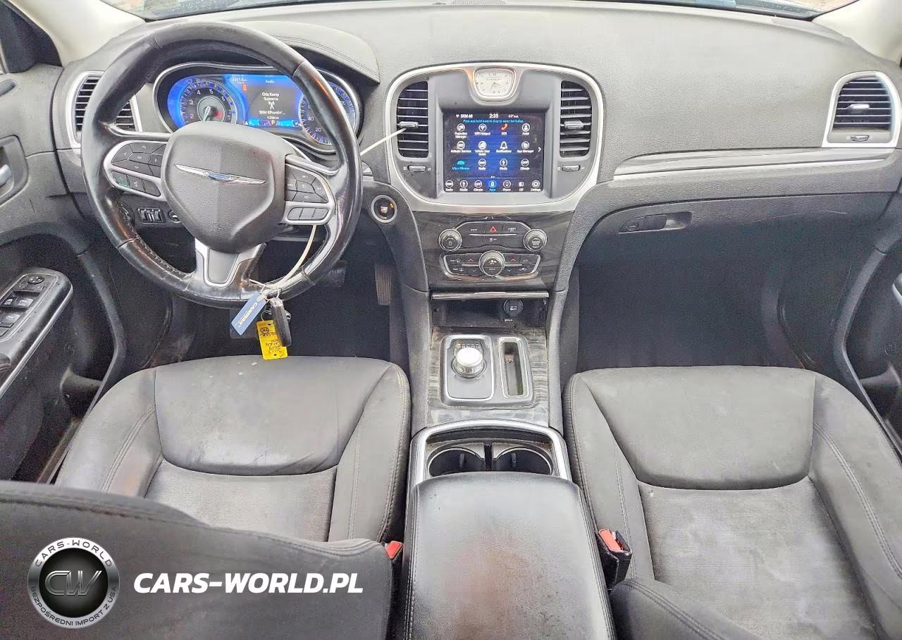 2019 Chrysler 300 Touring VIN:2C3CCAAG3KH601573 - 8