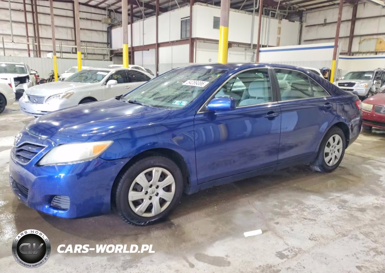 2010 Toyota Camry Le – zdjęcie 1 z 12