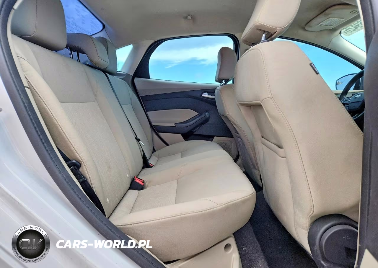 2017 Ford Focus Se VIN:1FADP3F20HL275049 - 10