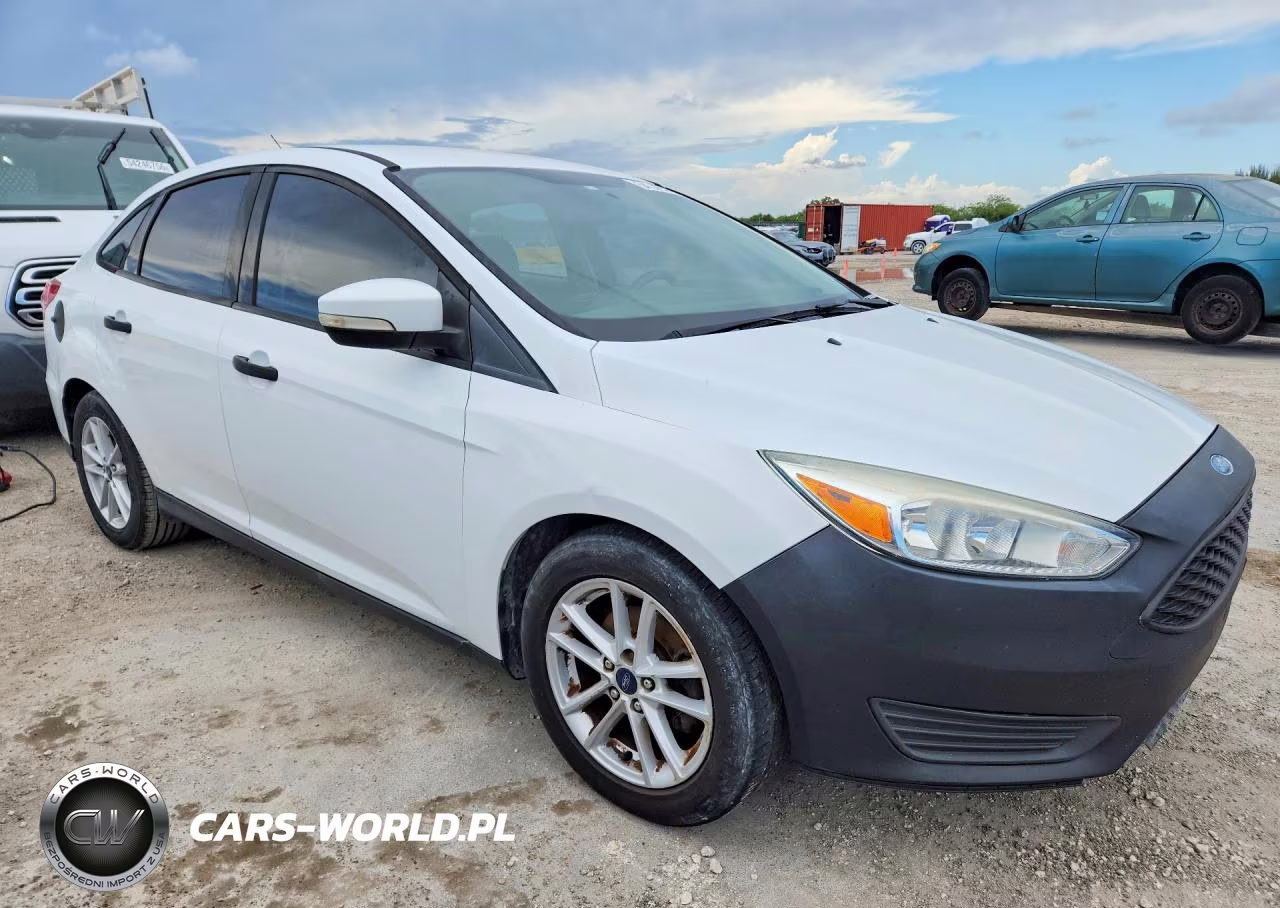 2017 Ford Focus Se VIN:1FADP3F20HL275049 - 4