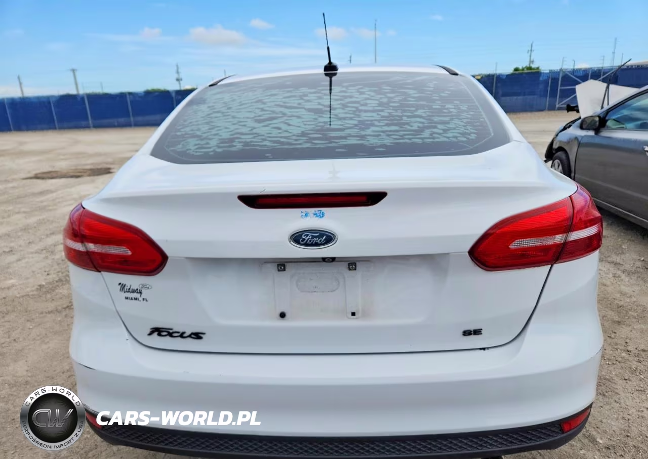 2017 Ford Focus Se VIN:1FADP3F20HL275049 - 6