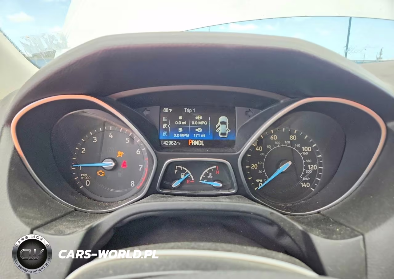 2017 Ford Focus Se VIN:1FADP3F20HL275049 - 9