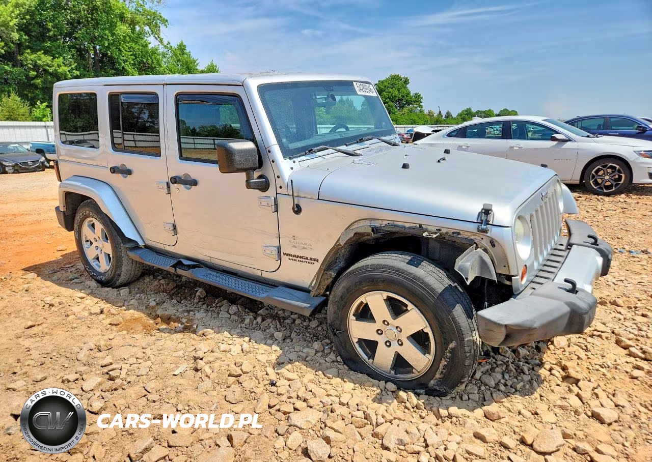 2012 Jeep Wrangler Unlimited Sahara VIN:1C4BJWEG2CL216546 - 4