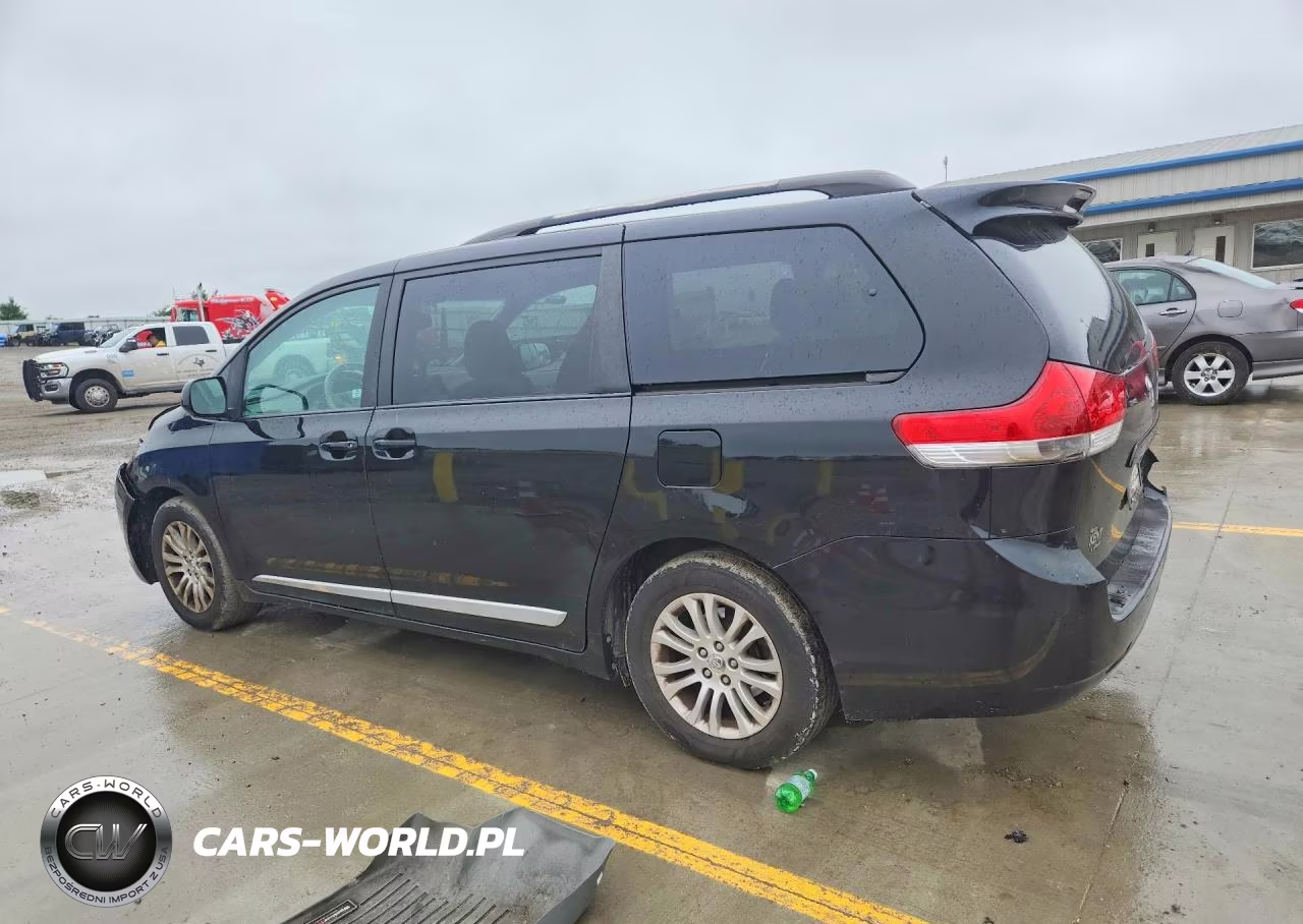 2013 Toyota Sienna Xle 8-Passenger VIN:5TDYK3DC2DS400258 - 2