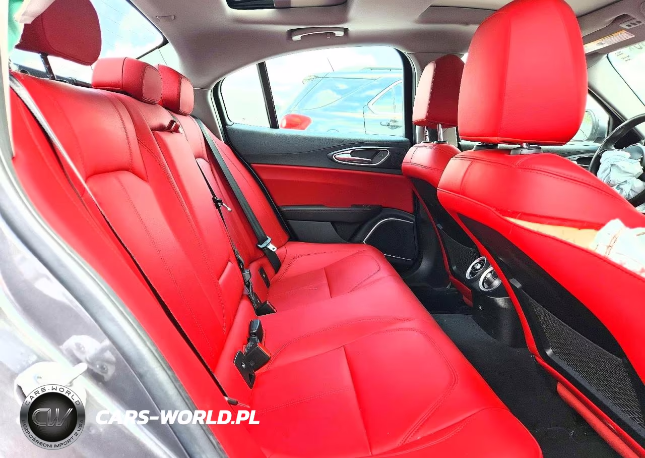 2021 Alfa Romeo Giulia Sport VIN:ZARFANAN0M7644910 - 10